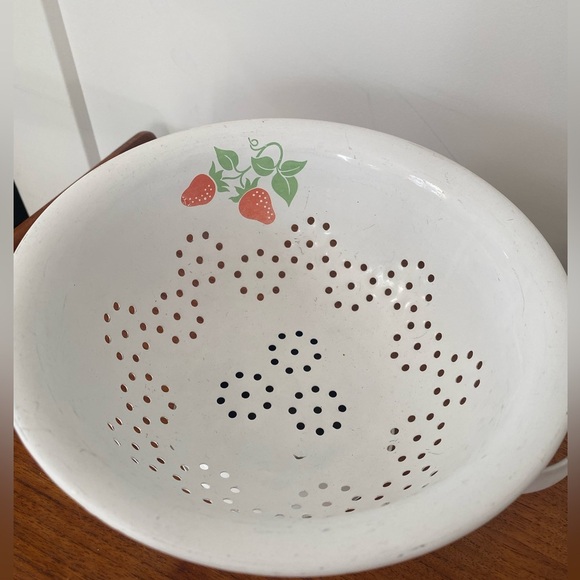Vintage Teleflora 1983 Strawberry Country Kitchen Strainer Drainer Colander 8'' - Picture 11 of 11